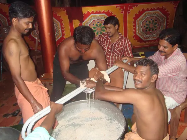 Foto von Hausgemachte Kokosmilch aus Raspeln – fertig angerichtet