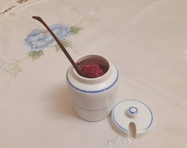 Foto von Rote Bete mit Zitronen-Dill-Dressing – fertig angerichtet