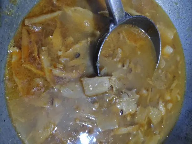 Foto von Aloo Tama – Nepalesische Säure-Suppe – fertig angerichtet