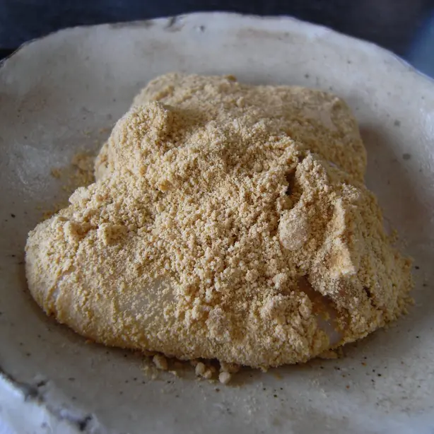 Foto von Japanische Abekawamochi Klassisch – fertig angerichtet