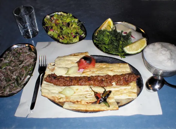 AdanaKebap – Foto: Negendank at German Wikipedia (CC BY-SA 3.0)