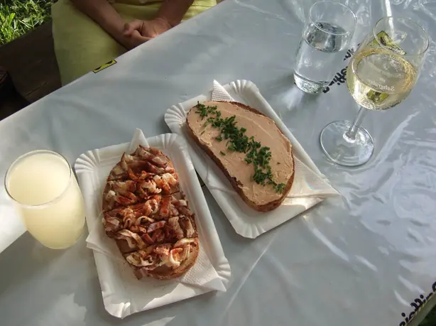 Foto von Klassisches Wiener Schnitzel vom Kalb – fertig angerichtet