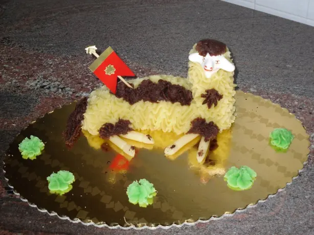 Agnello pasquale pasta mandorle salentino – Foto: Florixc (CC BY-SA 3.0)