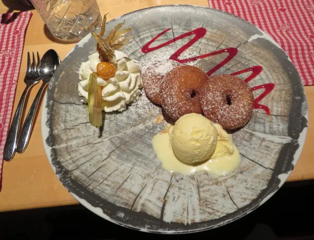 Foto von Schwäbische Apfelküchle – fertig angerichtet