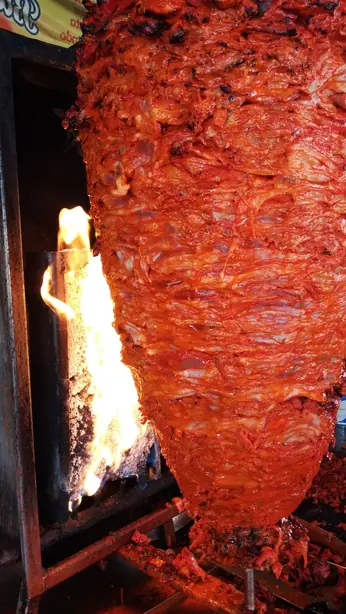 Foto von Mexikanische Tacos al Pastor klassisch – fertig angerichtet