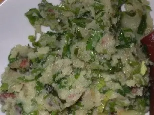 Foto von Niederländischer Stamppot mit Rookworst – fertig angerichtet