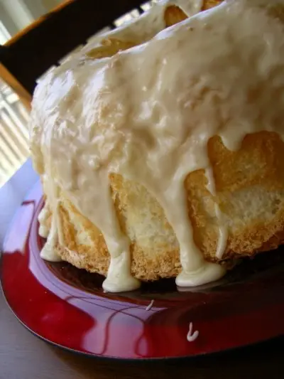 Foto von Klassischer Angel Food Cake – fertig angerichtet