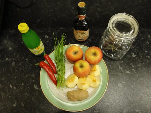 Foto von Apfel-Chili-Chutney – fertig angerichtet