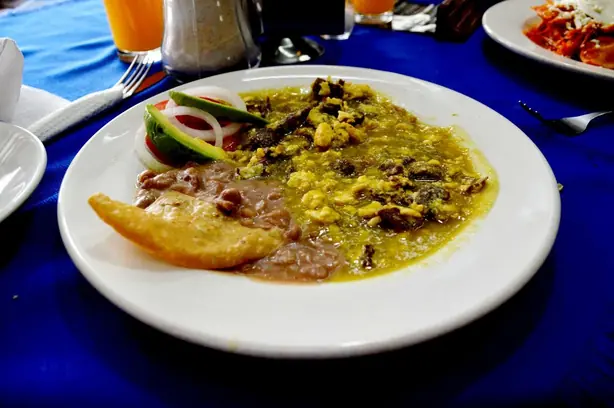 Foto von Aporreadillo – Mexikanisches Ei-Fleischgericht – fertig angerichtet