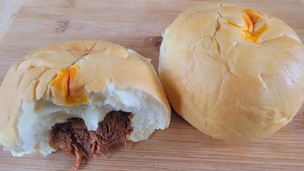 Foto von Filipinische Asado-Rollen mit Schwein – fertig angerichtet