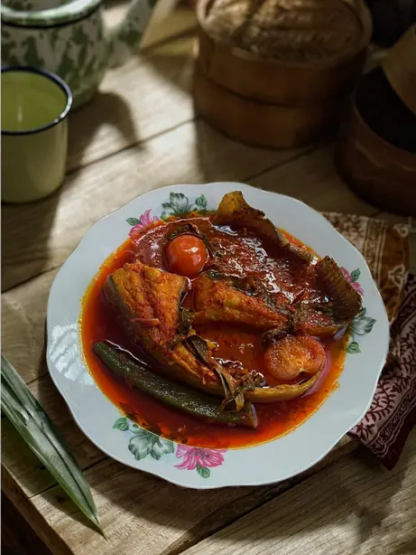 Foto von Malaysisches Asam Pedas mit Fisch – fertig angerichtet
