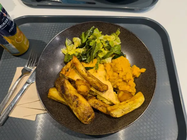 Foto von Klassische Cheese and Onion Pie – fertig angerichtet