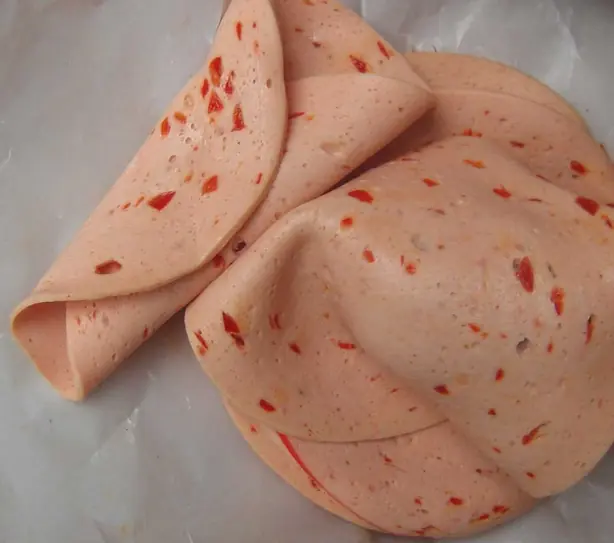 Foto von Hausgemachte Lyoner Fleischwurst – fertig angerichtet