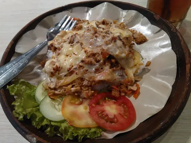 Ayam penyet keju mozarella – Foto: Cun Cun (CC BY-SA 4.0)