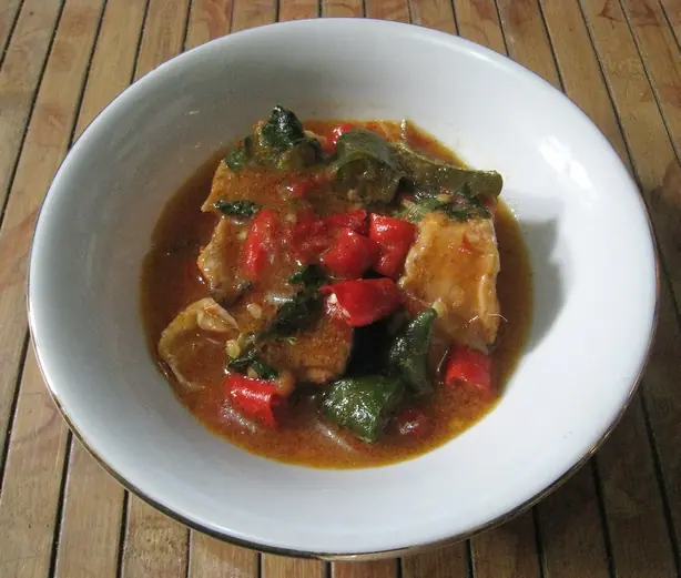 Foto von Indonesisches Ayam Rica-Rica scharf – fertig angerichtet