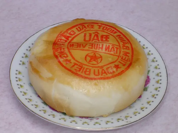 Foto von Vietnamesische Bánh pía mit Durian – fertig angerichtet