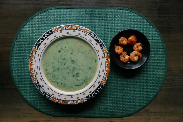 Foto von Bärlauchsuppe mit Sahne – fertig angerichtet
