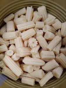 Foto von Asiatischer Baby-Corn-Stir-Fry – fertig angerichtet