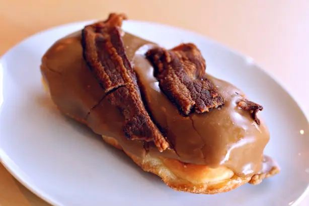 Bacon donut – Foto: Mike McCune (CC BY 2.0)