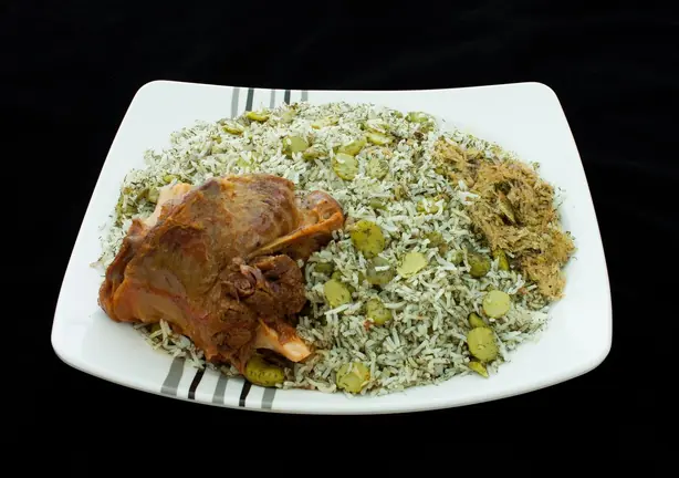 Foto von Persisches Baghali Polo mit Dill & Safran – fertig angerichtet