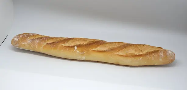 Foto von Französisches Baguette klassisch – fertig angerichtet
