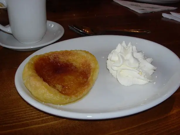 Foto von Englischer Bakewell Pudding klassisch – fertig angerichtet