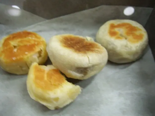 Foto von Indonesische Bakpia Pathok mit Mungbohnen – fertig angerichtet