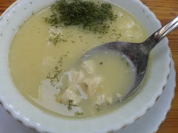 Foto von Türkische Fischsuppe Balık Çorbası – fertig angerichtet
