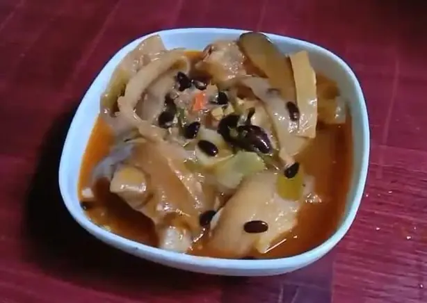 Foto von Filipinischer Balbacua mit Ochsenkopf – fertig angerichtet