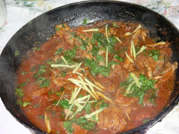 Foto von Birmingham Balti mit Lammfleisch – fertig angerichtet