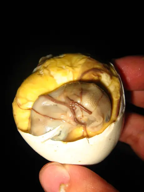 Foto von Philippinisches Balut klassisch – fertig angerichtet