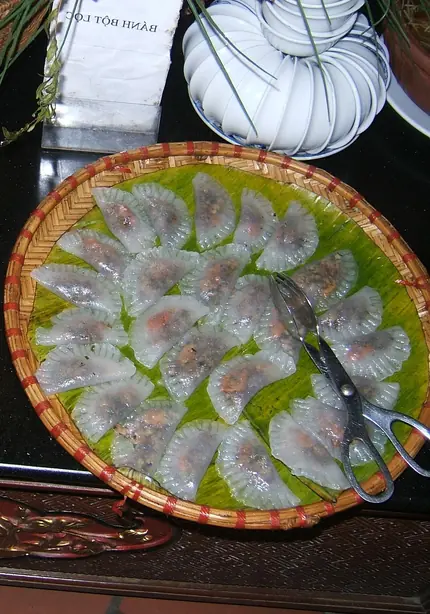 Foto von Vietnamesische Bánh Bột Lọc aus Huế – fertig angerichtet