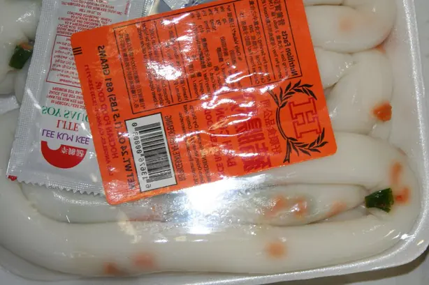 Foto von Vietnamesische Bánh cuốn (gedämpfte Reisrollen) – fertig angerichtet