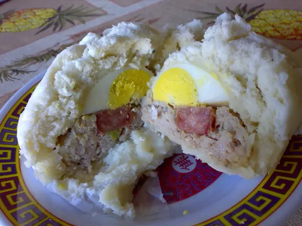 Foto von Vietnamesische Bánh Bao mit Schwein – fertig angerichtet