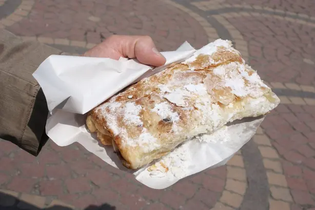 Foto von Bulgarische Käse-Baniza Klassisch – fertig angerichtet