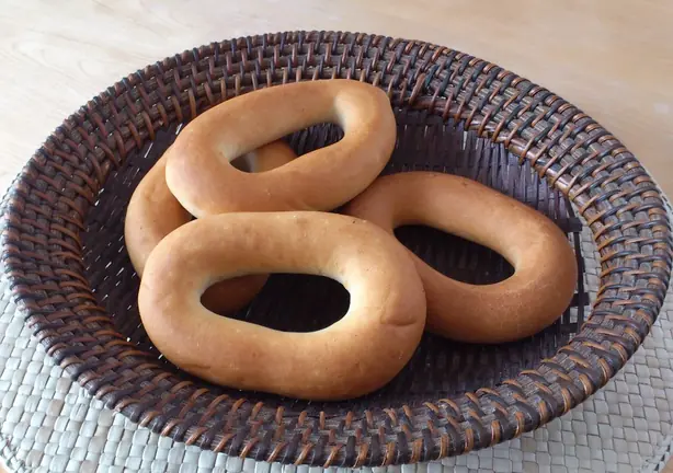 Foto von Russische Bubliki mit Mohn – fertig angerichtet