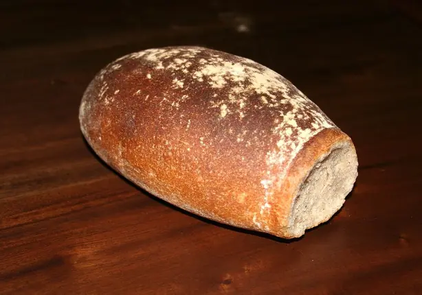 Foto von Basler Brot – Schweizer Laibli mit Kruste – fertig angerichtet