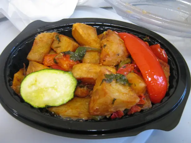 Foto von Libanesisches Batata Harra – fertig angerichtet