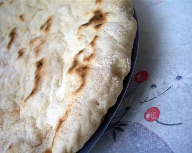 Foto von Türkisches Bazlama-Brot fluffig – fertig angerichtet