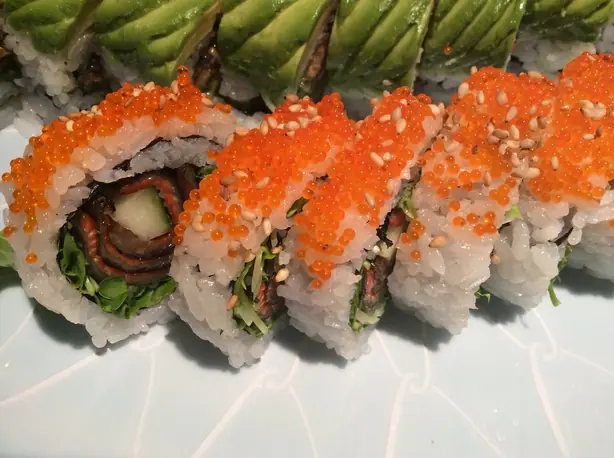 Foto von B.C. Roll – Lachssushi aus Vancouver – fertig angerichtet
