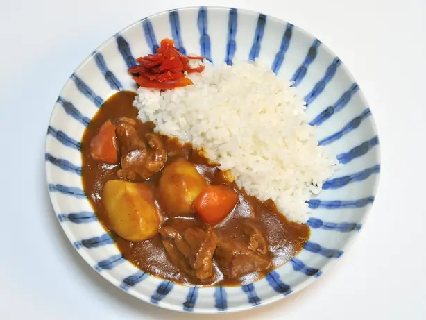 Foto von Japanisches Karē Raisu Klassisch – fertig angerichtet