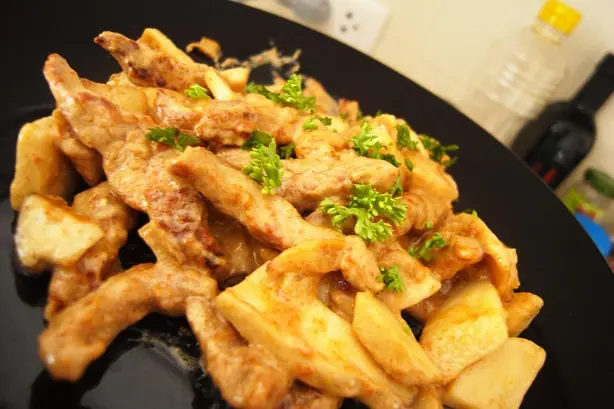 Foto von Russisches Beef Stroganoff klassisch – fertig angerichtet