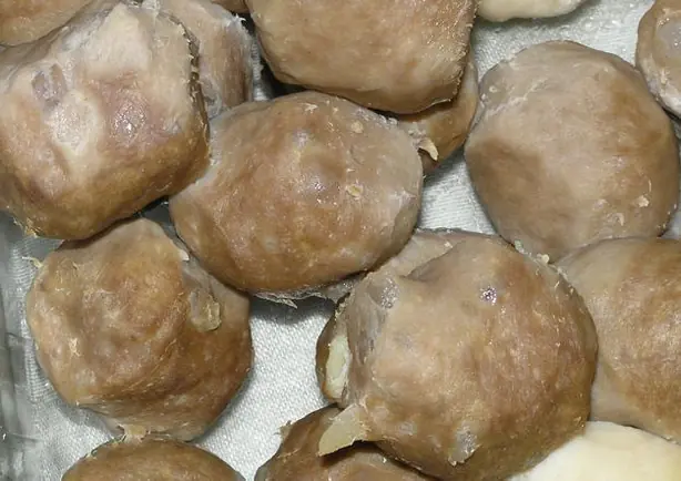 Foto von Teochew-Beef-Balls aus der Wok-Küche – fertig angerichtet