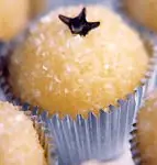 Foto von Brasilianische Beijinho-Küsse – fertig angerichtet