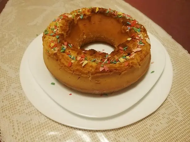 Foto von Toskanischer Berlingozzo-Kuchen – fertig angerichtet