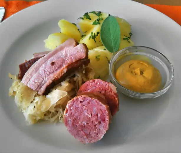 Foto von Berner Platte – Schweizer Fleischfest – fertig angerichtet