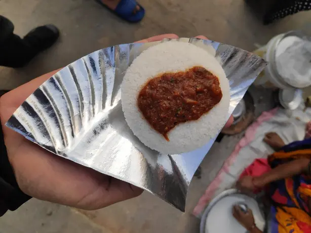 Foto von Bhakkha – fluffiger Reiskuchen aus Nepal – fertig angerichtet