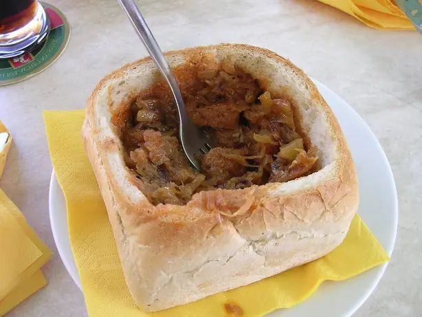 Foto von Klassische Gebratene Debrecener – fertig angerichtet