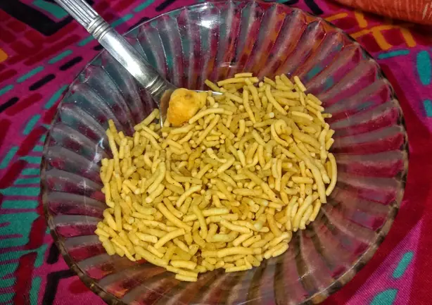 Foto von Bikaneri Bhujia – Rajasthani Knusper-Snack – fertig angerichtet