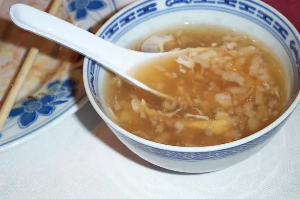 Foto von Chinesische Schwalbennestersuppe – fertig angerichtet